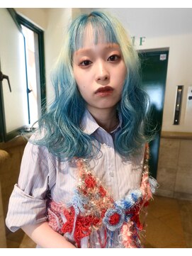 ニコフクオカヘアーメイク(NIKO Fukuoka Hair Make) ペールブルーとブロンドで目を引くデザインカラー
