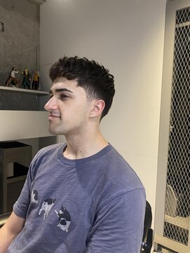 フランクスバーバーザスタンド(Frank’s barber the stand) サーフカール/スパイキーショート/フェザーパーマ/飯田橋