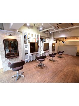 学生からメンズまで、誰でも気軽に立ち寄れるアットホームなサロンで心も髪も美しくなりましょう！