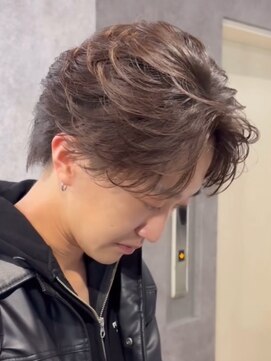 ゴールド 京都 三条(GOALD) ブルーブラックフェザーパーマ刈り上げセンターパート