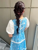 バズ ビー(BUZZ Bee)&nbsp;チェリーレッド/ヘアアレンジ/編み込みスタイル