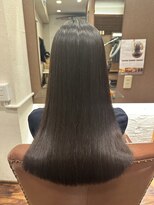 アミーベル ハルール(AMI a BELL Haru-Ru)&nbsp;地毛のような質感。弱酸性縮毛矯正で叶う、極上の艶髪