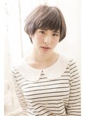 グレージュカラーのマッシュショート