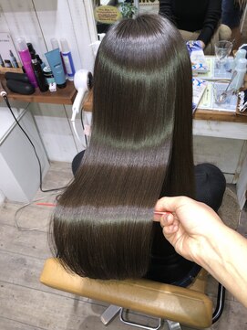 アイム(I'M) 風になびく美髪ロング