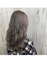 アンダーバーホワイト 南海難波店(_WHITE)&nbsp;【＿white+】グレージュ×大人ロングスタイル