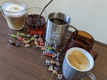 カフェを改装したサロンです。カラーされた方に1ドリンクサ-ビス