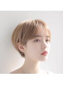 ショートヘア　ハイトーン　ベージュ　ミルクティー