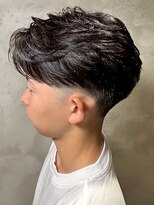 ディスイズバーバーサード(THIS IS BARBER 3rd) センターパート ニュアンスパーマ 毛流れパーマ ヘッドスパ