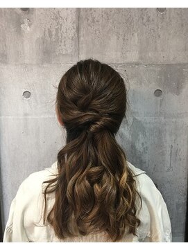 オーヴォ ヘアデザイン(OOVO HAIR DESIGN) ハーフアップ