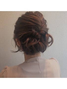 サンクチュアリー ウィズ コネクト(Sanctuary with connect) ミディアムさんのヘアアレンジ◎20代30代40代50代