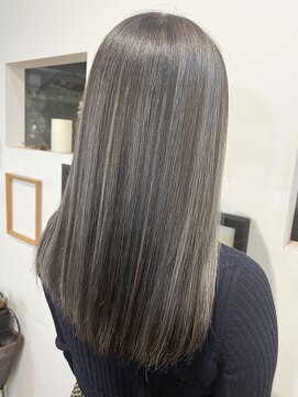 トロニー(TLONY) ハイライトカラー アッシュグレー stylist/miaki