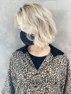 シオン(shion) ホワイトブロンドマロンベージュ似合わせカット_ba326012