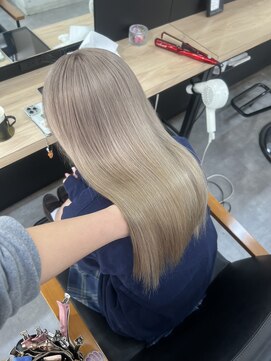 ジーニー 横浜(giinii) ブリーチ_ミルクティーベージュ_ハイトーン