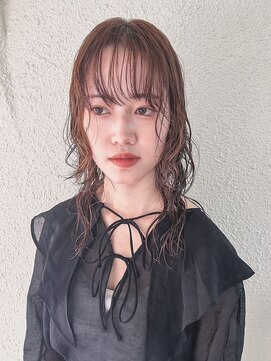 ニイ(nii.) レイヤー×シースルーバング×パーマ