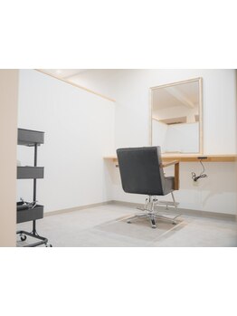 落ち着いた雰囲気の店内でマンツーマン施術◎ゆったりとした上質なサロンタイムをお過ごしください♪