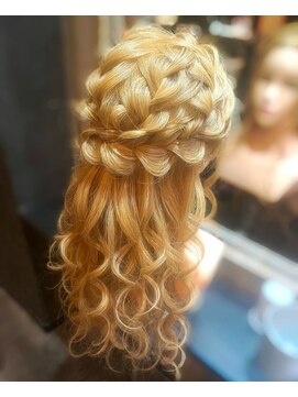 編み込みハーフアップ