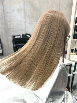 ジィルム(XELM) 韓国レイヤーカット/ブリーチ/レイヤーカット/ハッシュカット