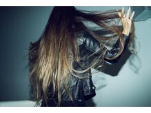 【撮影はヘア＆ファッションも】