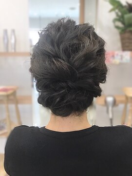 ティーズヘアー(T's HAIR) シンプルお呼ばれアレンジ