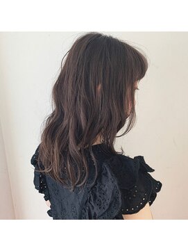 ディレクション(Direction) 透明感セミロング / スラックスタイル / 暗めベージュ