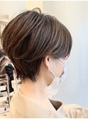 頭のフォルムがバツグンに良くみえるショートヘア