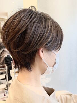 リュドール 名駅(Rue D'or) 頭のフォルムがバツグンに良くみえるショートヘア