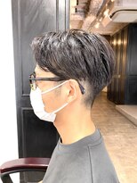 ミラバイグリーン(Mira by green)&nbsp;【担当SEKI】ツーブロック×センターパート【かき上げ】