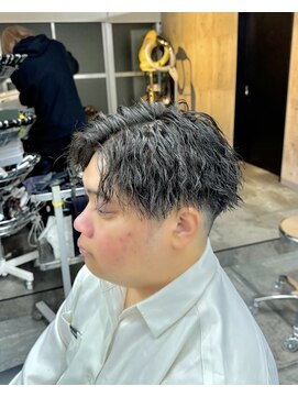 コワファースト長崎シャンプーボーイ 2nd(COIFF1RST 長崎 SHAMPOO BOY) 長崎人気ヘア“刈り上げマッシュ×ツイストスパイラルパーマ”