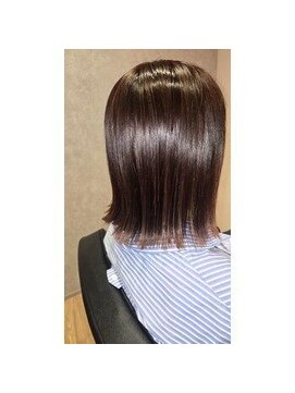 エレノア 越谷(Eleanor) ツヤ感と深みが織りなす大人のための洗練ブラウンボブ