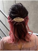 インナーカラーピンクハーフアップ後れ毛くるりんぱ編み込み結婚