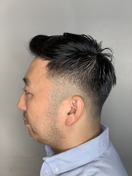 リバレッジ 広尾(Leverage) メンズバーバー理容室フェードサイドパートショート