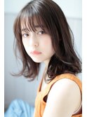 大人可愛い外ハネミディアムアッシュブラウン