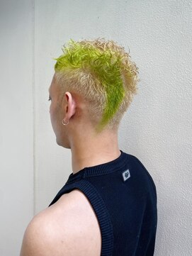 レコ 渋谷(LECO) ホワイトブロンド×ライムグリーンのバズカット