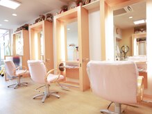 サロンドパリス(Salon de Paris)の雰囲気（明るい店内。）