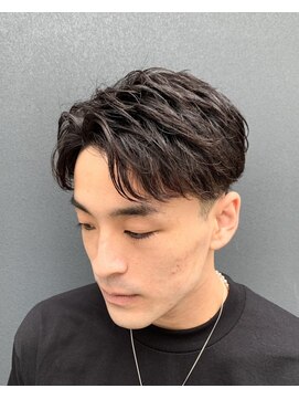 メンズフィール 南森町(MENS FEEL) 黒髪センターパート毛流れニュアンスシークレットパーマ