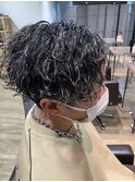 刈り上げセンターパートサーフカールブルーブラッフェザーパーマ