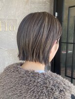 メゾン アヴァロ(Maison Avallo)&nbsp;透け感ハイライトグレージュのミニボブ