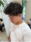 ビジネスカジュアル20代30代立体感フェザーパーマツーブロック