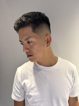 フランクスバーバーザスタンド(Frank’s barber the stand) サーフカール/スパイキーショート/ブルーブラック/飯田橋E