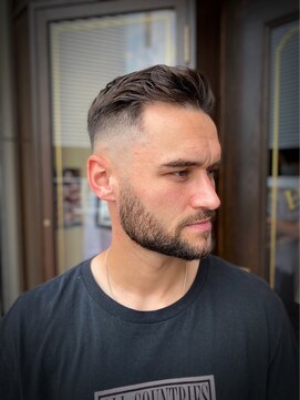 レオヘアワークス(LEO HAIR WORKS) スキンフェード新潟女池　バーバー