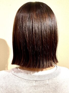 30代切りっぱなしボブ前髪なしボブかき上げボブオリーブブラウン