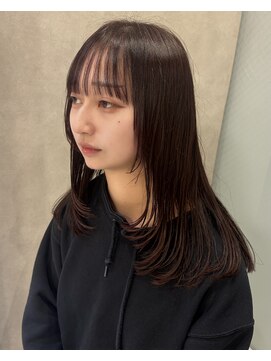 結べる長さがあるボルドーカラーの艶レイヤーヘア