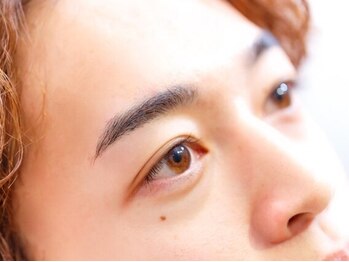 メンズ眉毛サロン THREE EYE 【メンズアイブロウ×HBL】梅田茶屋町店の写真/阪急梅田駅徒歩5分♪20時まで営業しているので,お仕事帰りにサクっと身だしなみを整える◎眉WAX★