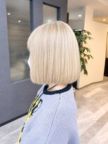 リオリス ヘア サロン(Rioris hair salon) ホワイトブロンド/切りっぱなし/ボブ