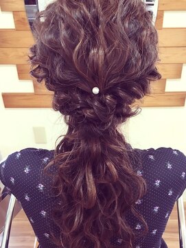 イチゴイチエヘアー(151e hair) ゆるふわパーティーアレンジ