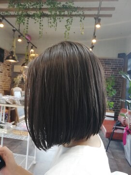 フルリール バイ シェリー(FLEURIR by cherie) 前下がりぱっつんボブ♪