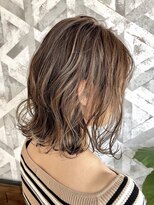 ヘアデザイン ファブロ(hair design FABRO.)&nbsp;ハイライト×ミルクティベージュ♪