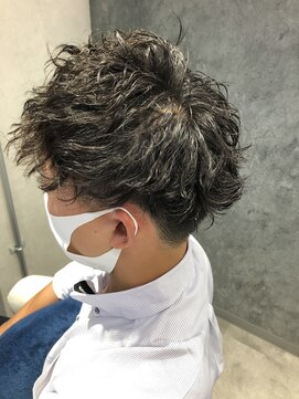 ノイ(Noy) ツーブロックツイストスパイラルパーマ