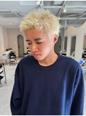 スパイキーショート×抜きっぱなしブロンドカラー
