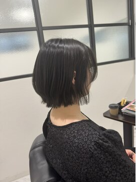 クロス ツー(COROSS2) ボブレイヤー／ローレイヤー／グレージュ／赤み消しカラー